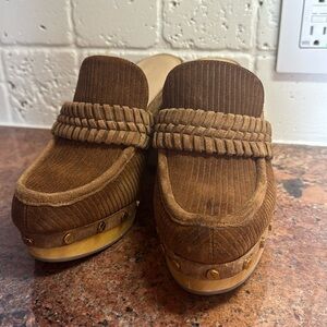 Veronica Beard Tan Wood Clogs